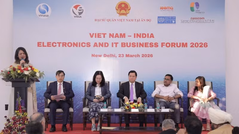 Các đại biểu tham gia điều hành diễn đàn. (Ảnh do Thương vụ Việt Nam tại Ấn Độ cung cấp)