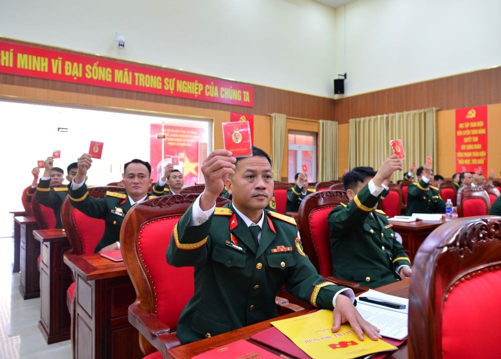 Các đại biểu biểu quyết các nội dung tại Đại hội (Ảnh: Duy Đông) 5.jpg