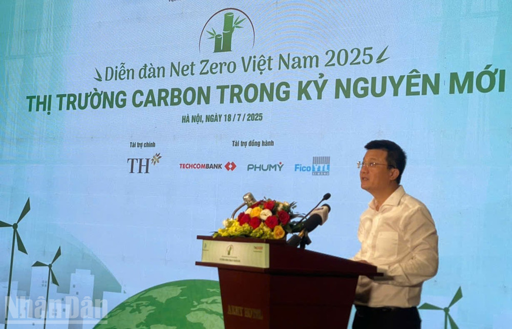 Tiến sĩ Nguyễn Tuấn Quang - Phó cục trưởng Cục Biến đổi khí hậu (Bộ Nông nghiệp và Môi trường) phát biểu. (Ảnh: MINH PHƯƠNG) ndo_bl_hoithao2.jpg