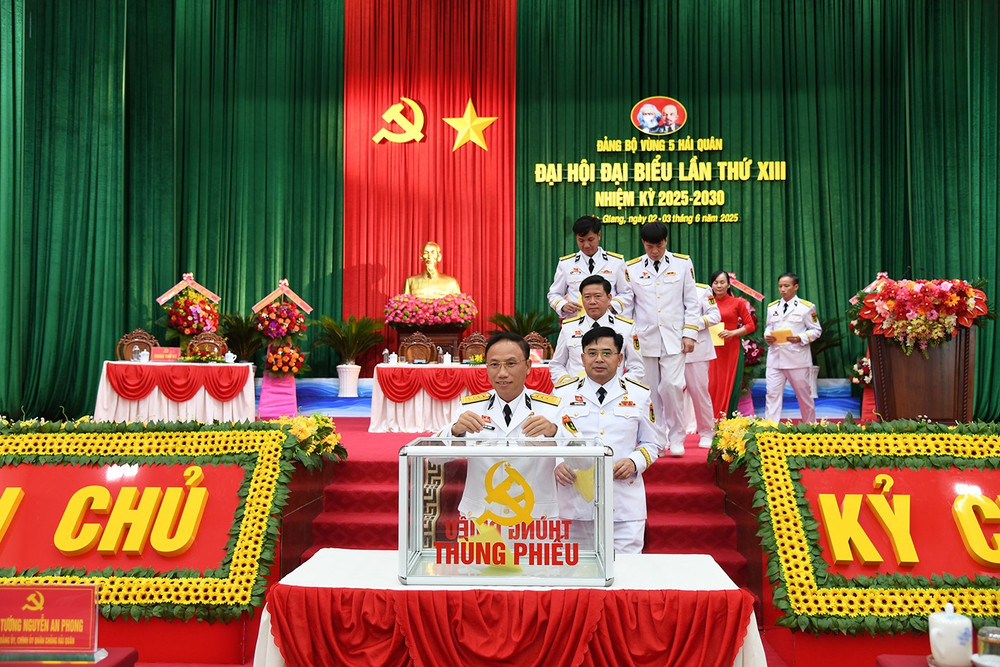 Đại hội bầu Ban chấp hành Đảng bộ Vùng 5 Hải quân nhiệm kỳ 2025-2030. (Ảnh: Văn Định) 7-dai-hoi-bau-ban-chap-hanh-dang-bo-vung-5-hai-quan-nhiem-ky-2025-2030.jpg