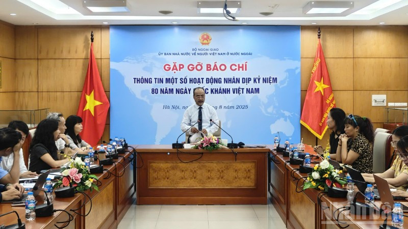 Ủy ban Nhà nước về người Việt Nam ở nước ngoài tổ chức gặp gỡ báo chí thông tin một số hoạt động cho kiều bào nhân kỷ niệm 80 năm Cách mạng tháng Tám và Quốc khánh 2/9. 
