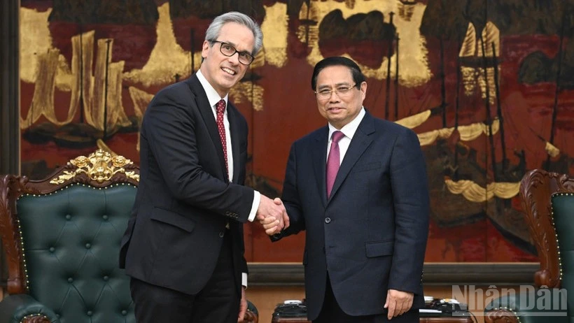 Thủ tướng tiếp Đoàn EC, khẳng định quyết tâm gỡ thẻ vàng IUU và thúc đẩy quan hệ Việt Nam - EU