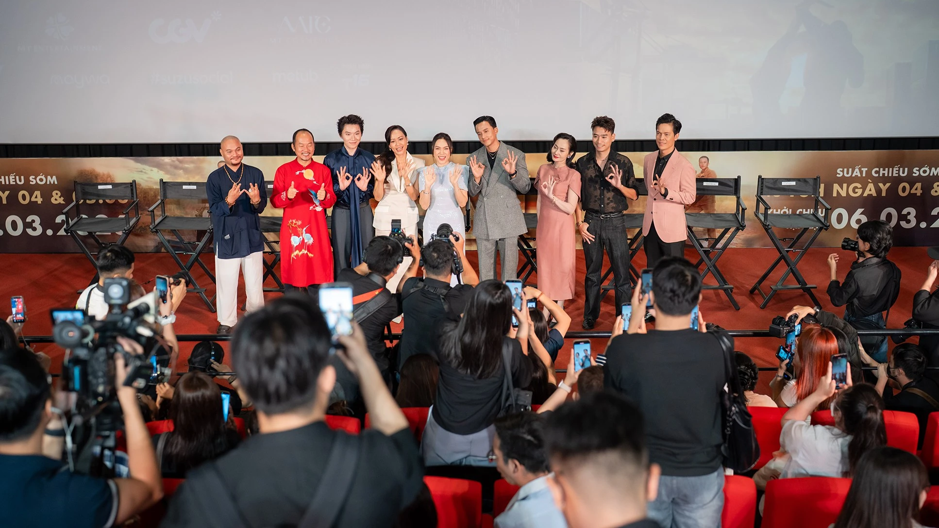Buổi Chiếu Ra Mắt Phim 'Tài' Gây Chấn Động Với Tràng Pháo Tay Dài 2 Phút