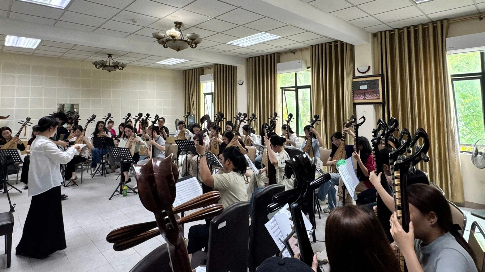 Chương trình tỳ bà 'Đoàn viên' quy tụ 130 nghệ sĩ mừng 70 năm Học viện Âm nhạc Quốc gia