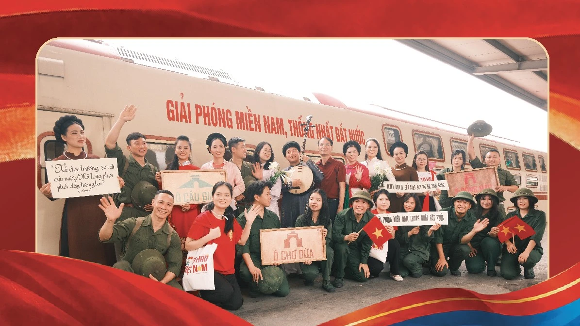Chuyến tàu đoàn viên: Hành trình ký ức hào hùng giữa lòng Hà Nội