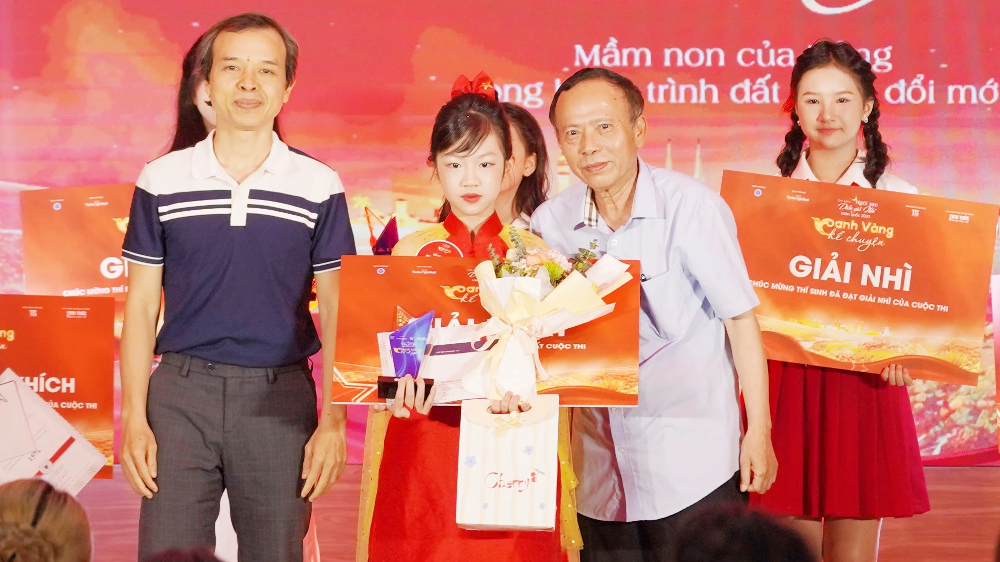 Bảo Anh chinh phục giải nhất cuộc thi diễn giả nhí Oanh Vàng với bí kíp ghi nhớ độc đáo