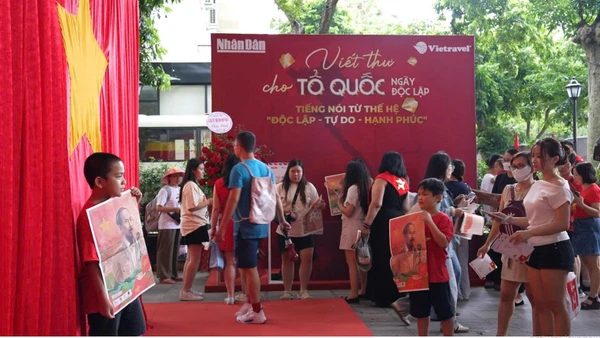 [Video] Xúc động và tự hào tại triển lãm “80 năm rạng rỡ non sông – Con đường Độc lập”