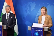 Đại diện Ấn Độ và EU họp báo tại Brussels (Bỉ).