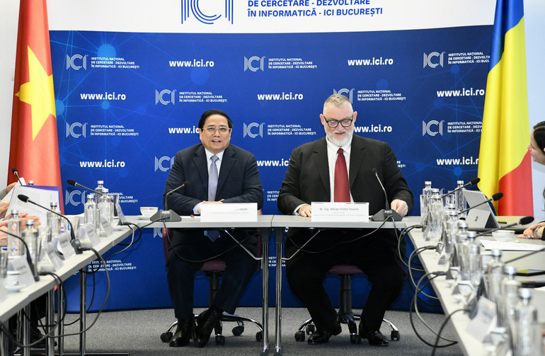 Thủ tướng Phạm Minh Chính phát biểu ý kiến tại buổi đến thăm Viện Nghiên cứu và Phát triển tin học quốc gia Romania (ICI).