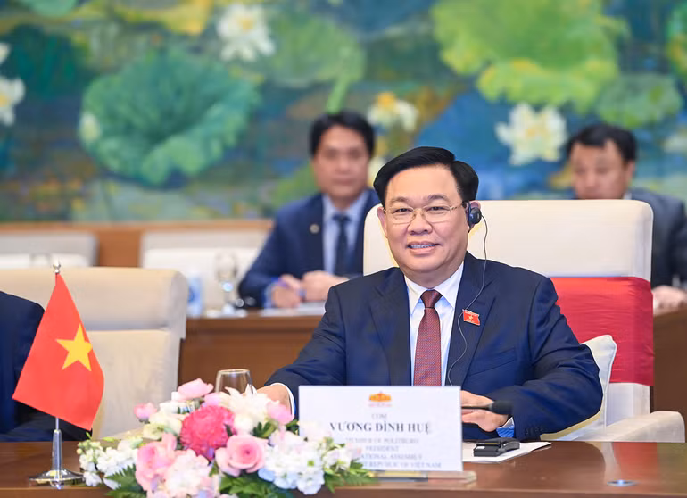 [Ảnh] Chủ tịch Quốc hội Vương Đình Huệ hội kiến Thủ tướng Lào Sonexay Siphandone ảnh 7