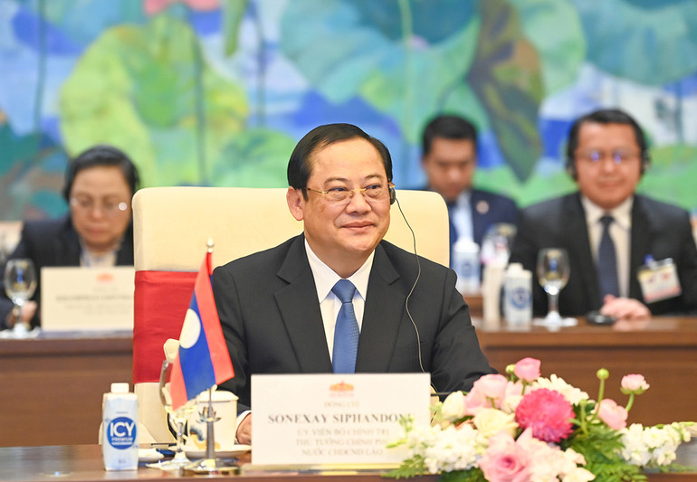 [Ảnh] Chủ tịch Quốc hội Vương Đình Huệ hội kiến Thủ tướng Lào Sonexay Siphandone ảnh 8