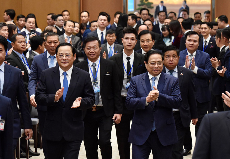 Thủ tướng Phạm Minh Chính và Thủ tướng Sonexay Siphandone tới dự Hội nghị Hợp tác đầu tư Việt Nam-Lào. Ảnh: TRẦN HẢI Thủ tướng Phạm Minh Chính và Thủ tướng Sonexay Siphandone tới dự Hội nghị Hợp tác đầu tư Việt Nam-Lào. Ảnh: TRẦN HẢI