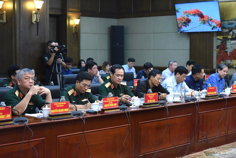 Đại diện lãnh đạo các bộ, ngành Trung ương tại buổi làm việc.