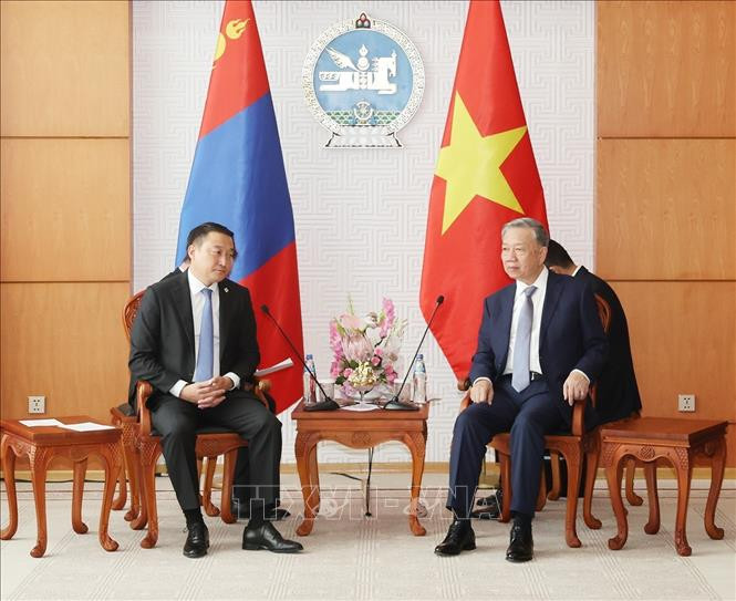 Tổng Bí thư, Chủ tịch nước Tô Lâm hội kiến Chủ tịch Quốc hội Mông Cổ Dashzegviin Amarbayasgalan.