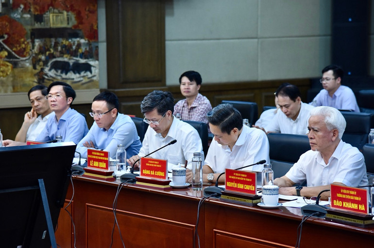 Đại diện lãnh đạo thành phố Hải Phòng, các sở ngành tại buổi làm việc.