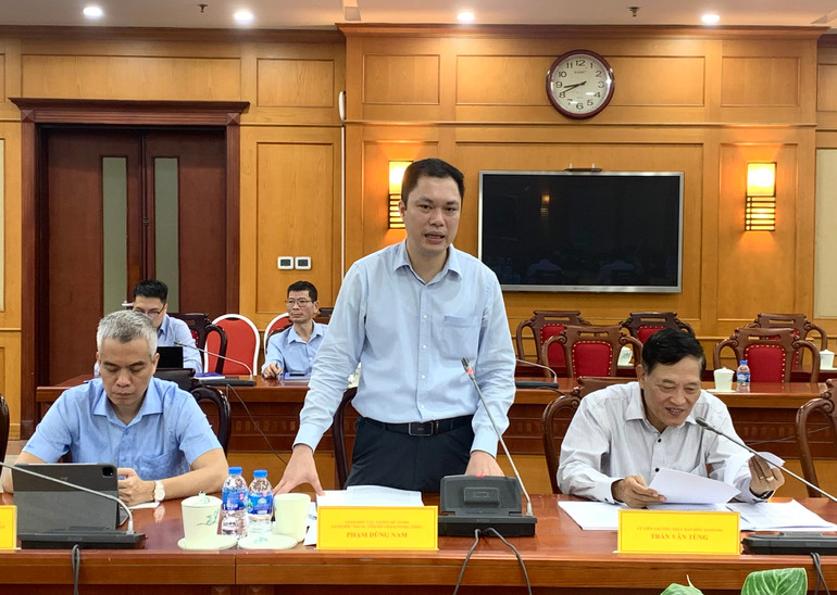 Ông Phạm Dũng Nam, Giám đốc Văn phòng Đề án 844 báo cáo kết quả hoạt động hỗ trợ khởi nghiệp sáng tạo tại buổi họp.