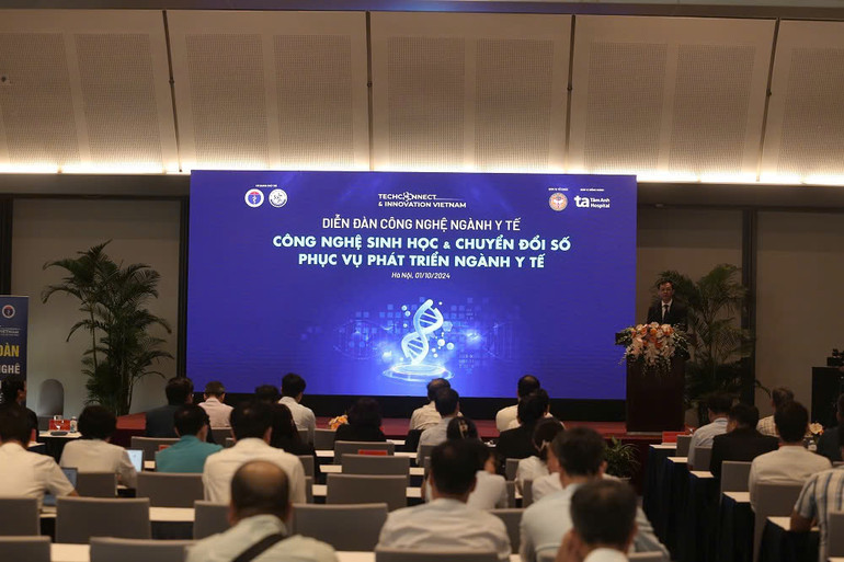 Toàn cảnh diễn đàn.