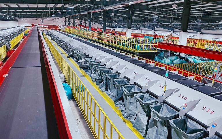 Tổ hợp có công suất xử lý lên đến 1.400.000 bưu phẩm/ngày.