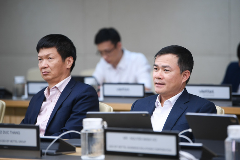 Lãnh đạo Tập đoàn Viettel tại buổi ký kết.