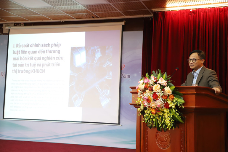 Ông Phạm Đức Nghiệm, Phó Cục trưởng Cục Khởi nghiệp và Doanh nghiệp công nghệ chia sẻ tại hội thảo.