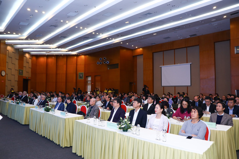 Đông đảo các nhà khoa học tham dự, đóng góp ý kiến tại hội nghị