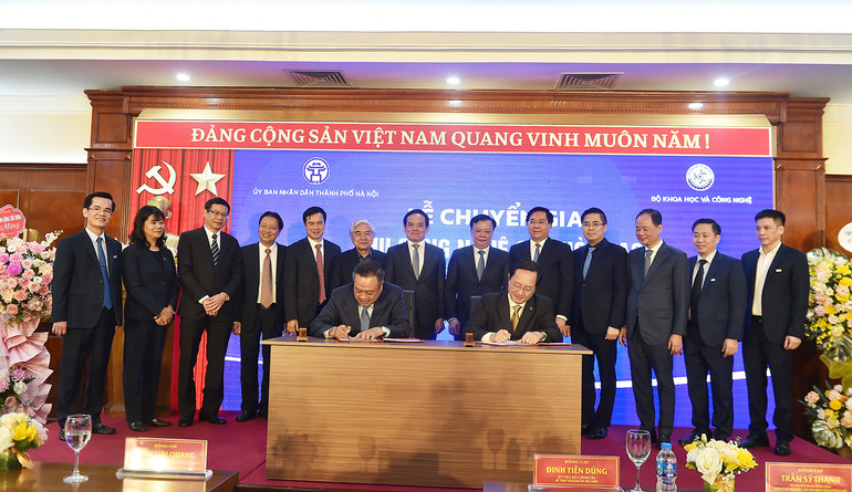 Lễ chuyển giao Khu Công nghệ cao Hòa Lạc về UBND Thành phố Hà Nội quản lý.