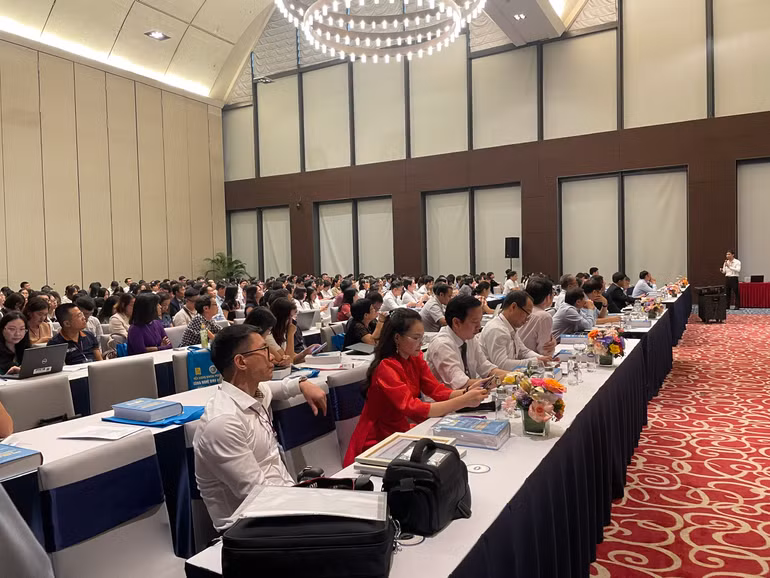 Hội nghị thu hút gần 500 đại biểu tham dự.