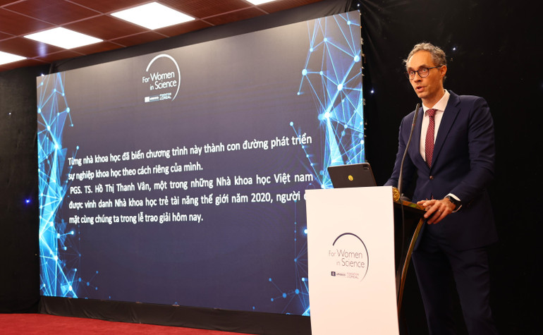 Ông Benjamin Rachow, Tổng giám đốc L’Oreal Việt Nam chia sẻ tại sự kiện.