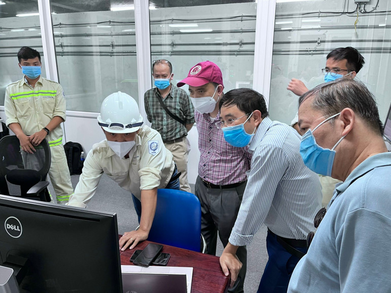 Các nhà khoa học của Viện Vật lý địa cầu khảo sát, đánh giá hoạt động động đất tại huyện Kong Plong, tỉnh Kon Tum