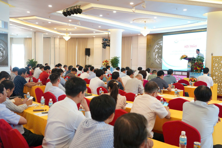 Quang cảnh hội thảo. Quang cảnh hội thảo.