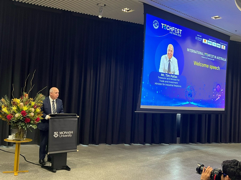 Ông Tim Pallas, Bộ trưởng Ngân khố-Thương mại-Đầu tư-Quan hệ công nghiệp của bang Victoria, Australia phát biểu tại sự kiện.