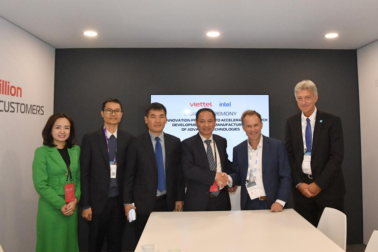 Viettel ký kết biên bản ghi nhớ hợp tác với Intel.