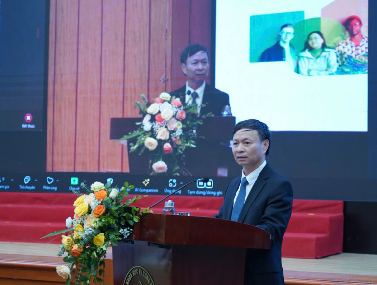 Thứ trưởng Khoa học và Công nghệ Hoàng Minh phát biểu tại hội thảo.