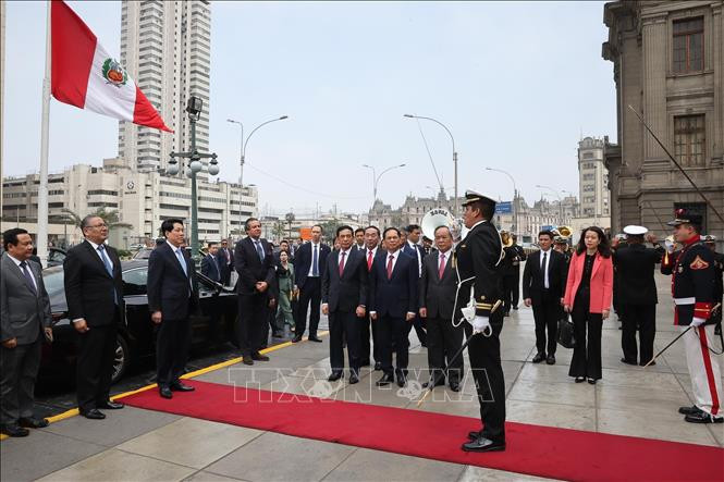 Nghi thức đón Chủ tịch nước Lương Cường tại Toà án Tối cao Peru. (Ảnh: Lâm Khánh/TTXVN) Nghi thức đón Chủ tịch nước Lương Cường tại Toà án Tối cao Peru. (Ảnh: Lâm Khánh/TTXVN)