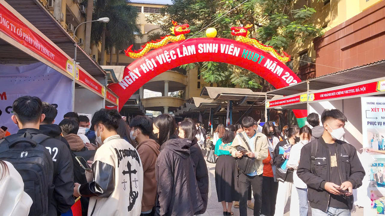 Sự kiện thu hút sự tham gia của đông đảo sinh viên.