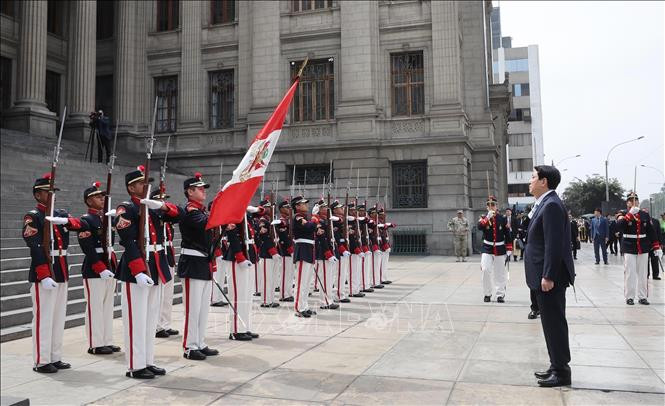 Nghi thức đón Chủ tịch nước Lương Cường tại Toà án Tối cao Peru. (Ảnh: Lâm Khánh/TTXVN) Nghi thức đón Chủ tịch nước Lương Cường tại Toà án Tối cao Peru. (Ảnh: Lâm Khánh/TTXVN)