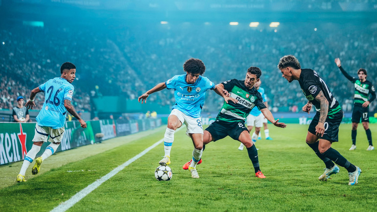Man City để thua đậm tới bốn bàn trước Sporting CP. (Ảnh: ManchesterCity)
