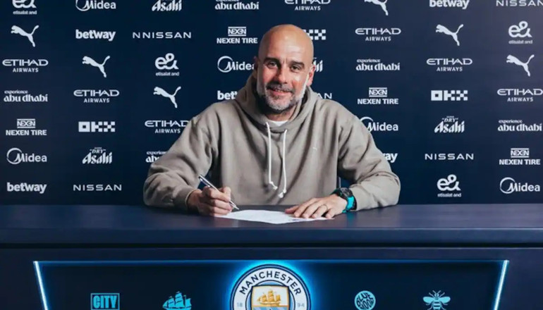 Pep đặt bút ký vào bản hợp đồng hai năm. (Ảnh: The Guardian)