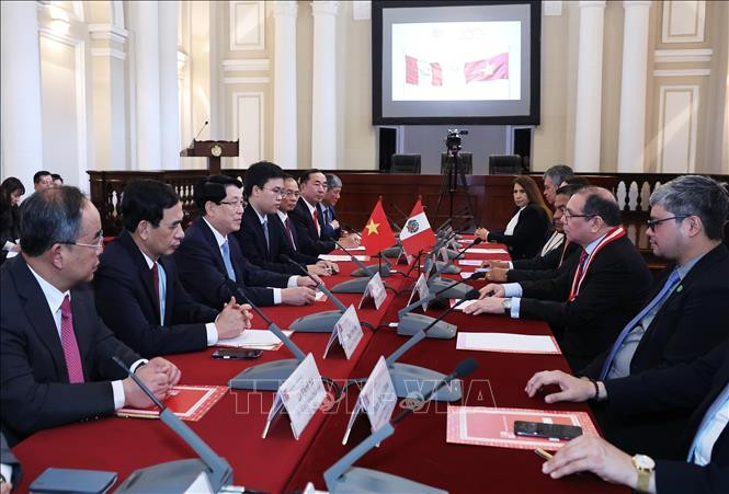 Chủ tịch nước Lương Cường hội kiến Chánh án Toà án Tối cao Peru Javier Arévalo Vela. (Ảnh: Lâm Khánh/TTXVN) Chủ tịch nước Lương Cường hội kiến Chánh án Toà án Tối cao Peru Javier Arévalo Vela. (Ảnh: Lâm Khánh/TTXVN)