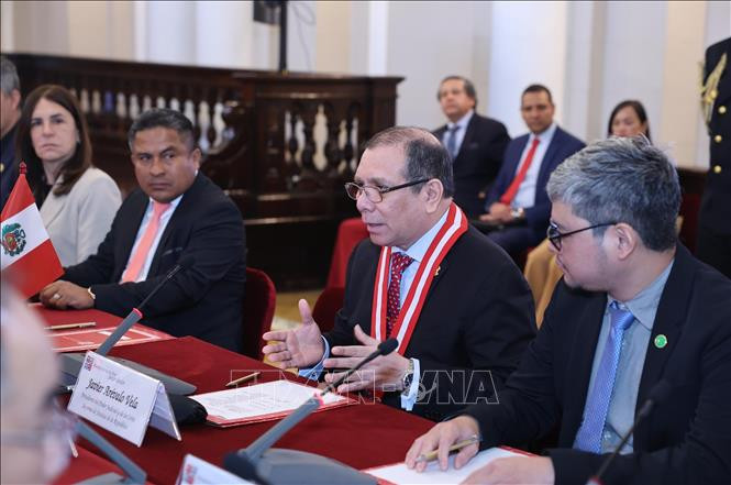 Chánh án Toà án Tối cao Peru Javier Arévalo Vela phát biểu tại cuộc hội kiến Chủ tịch nước Lương Cường. (Ảnh: Lâm Khánh/TTXVN) Chánh án Toà án Tối cao Peru Javier Arévalo Vela phát biểu tại cuộc hội kiến Chủ tịch nước Lương Cường. (Ảnh: Lâm Khánh/TTXVN)
