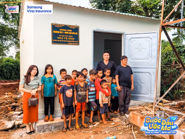 Nhà vệ sinh đạt chuẩn được xây dựng tại Trường Tiểu học Bùi Thị Xuân (Gia Lai). Nhà vệ sinh đạt chuẩn được xây dựng tại Trường Tiểu học Bùi Thị Xuân (Gia Lai).