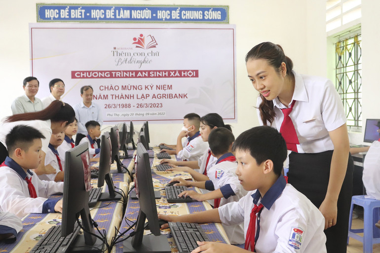 Các bộ máy tính góp phần thiết thực vào quá trình học tập của các em học sinh trường THCS Phú Lộc (Phú Thọ).
