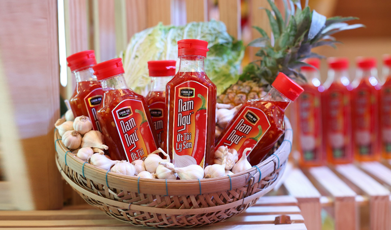 Sản phẩm nước mắm Nam Ngư tỏi ớt Lý Sơn.