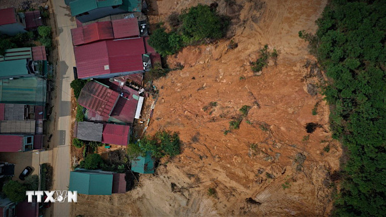 Sau bão số 3, nhiều điểm sạt lở xuất hiện tại thành phố Yên Bái. (Ảnh: TTXVN) Sau bão số 3, nhiều điểm sạt lở xuất hiện tại thành phố Yên Bái. (Ảnh: TTXVN)