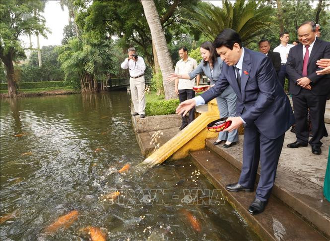 [Ảnh] Chủ tịch nước Lương Cường dâng hương tưởng niệm Chủ tịch Hồ Chí Minh ảnh 2