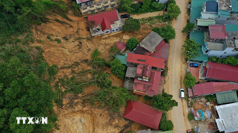 Sau bão số 3, nhiều điểm sạt lở xuất hiện tại thành phố Yên Bái. (Ảnh: TTXVN) Sau bão số 3, nhiều điểm sạt lở xuất hiện tại thành phố Yên Bái. (Ảnh: TTXVN)
