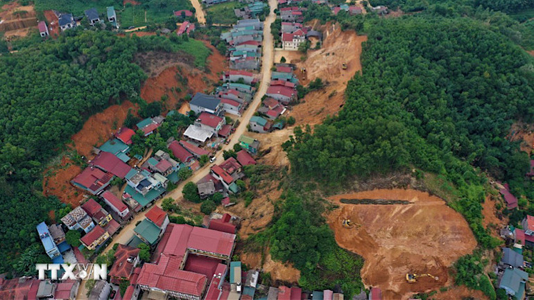 Sau bão số 3, nhiều điểm sạt lở xuất hiện tại thành phố Yên Bái. (Ảnh: TTXVN) Sau bão số 3, nhiều điểm sạt lở xuất hiện tại thành phố Yên Bái. (Ảnh: TTXVN)