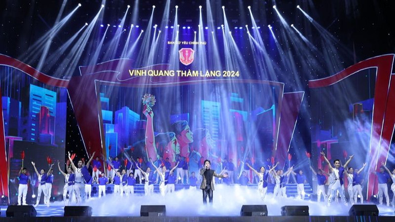 Sân khấu chương trình được dàn dựng công phu. (Ảnh: Ban tổ chức) Sân khấu chương trình được dàn dựng công phu. (Ảnh: Ban tổ chức)