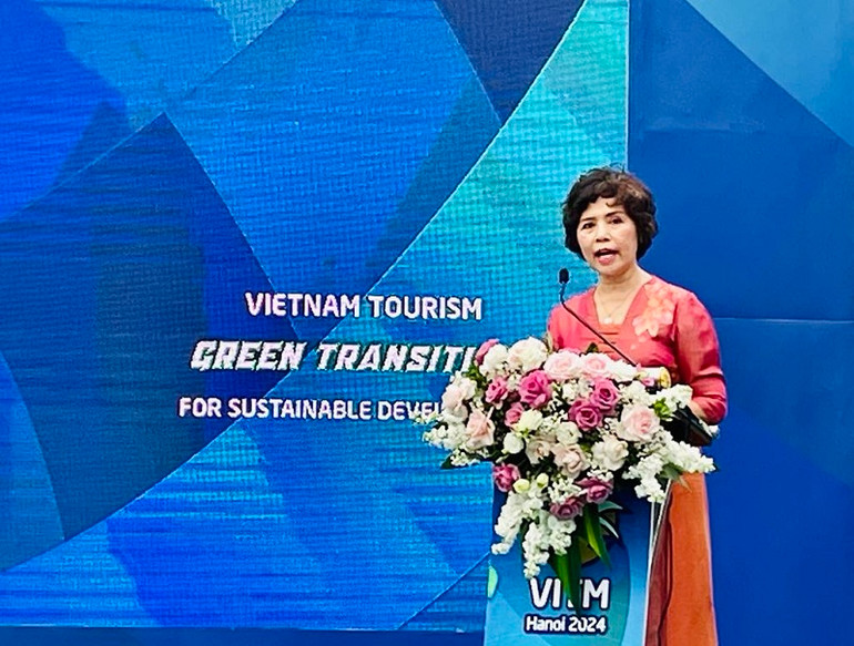 Bà Cao Thị Ngọc Lan, Phó Chủ tịch thường trực Hiệp hội Du lịch Việt Nam, Phó Trưởng Ban tổ chức Hội chợ phát biểu tại Lễ bế mạc VITM Hà Nội 2024.