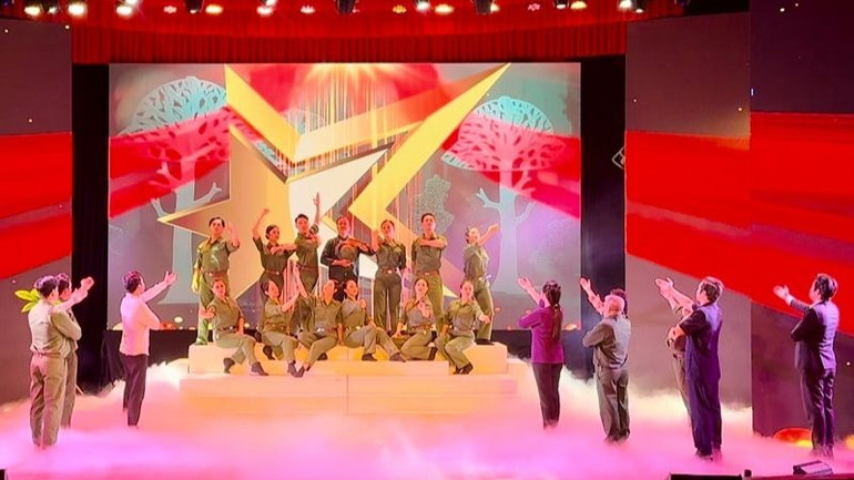 Hình ảnh trong vở cải lương “Đồng chí”. (Ảnh: VTV)